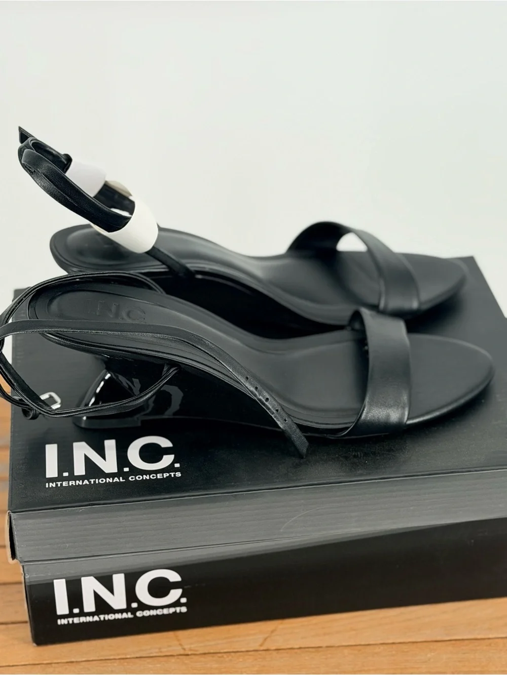New Women’s ZELDAAP INC International Concepts Black Slingback Sandals SIZE 9M
